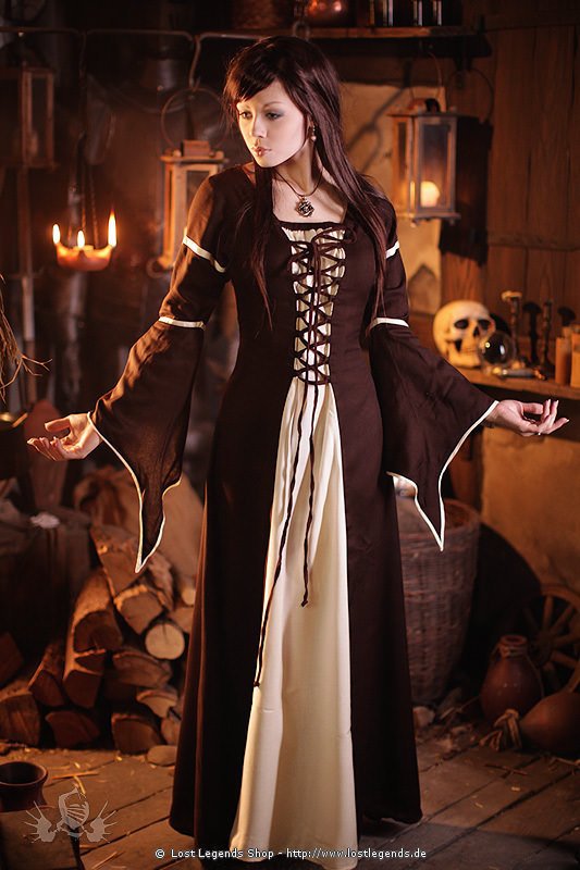 Medieval-Dress Lady Alyssa
