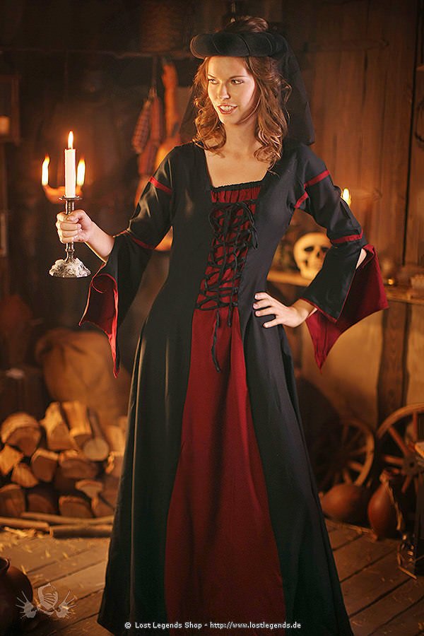 Medieval-Dress Lady Alys