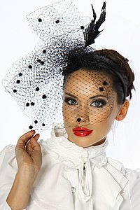 Designer-Minihut / Fascinator schwarz