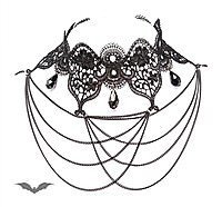 Edles Halsband mit Perlen und Ketten