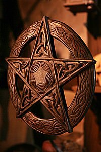 Geschnitztes Pentagramm Holz