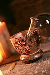 Holzm�rser mit Pentagramm