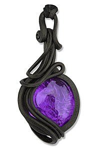 Kunstharz Anh�nger mit violettem Glasstein