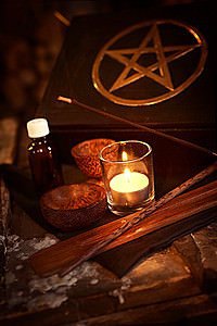 Reisealtar mit Tasche und Inhalt